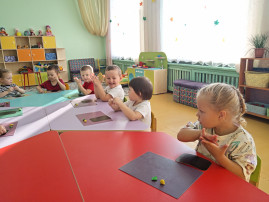 Светофор в гости к малышам! Светофор в гости к малышам! .